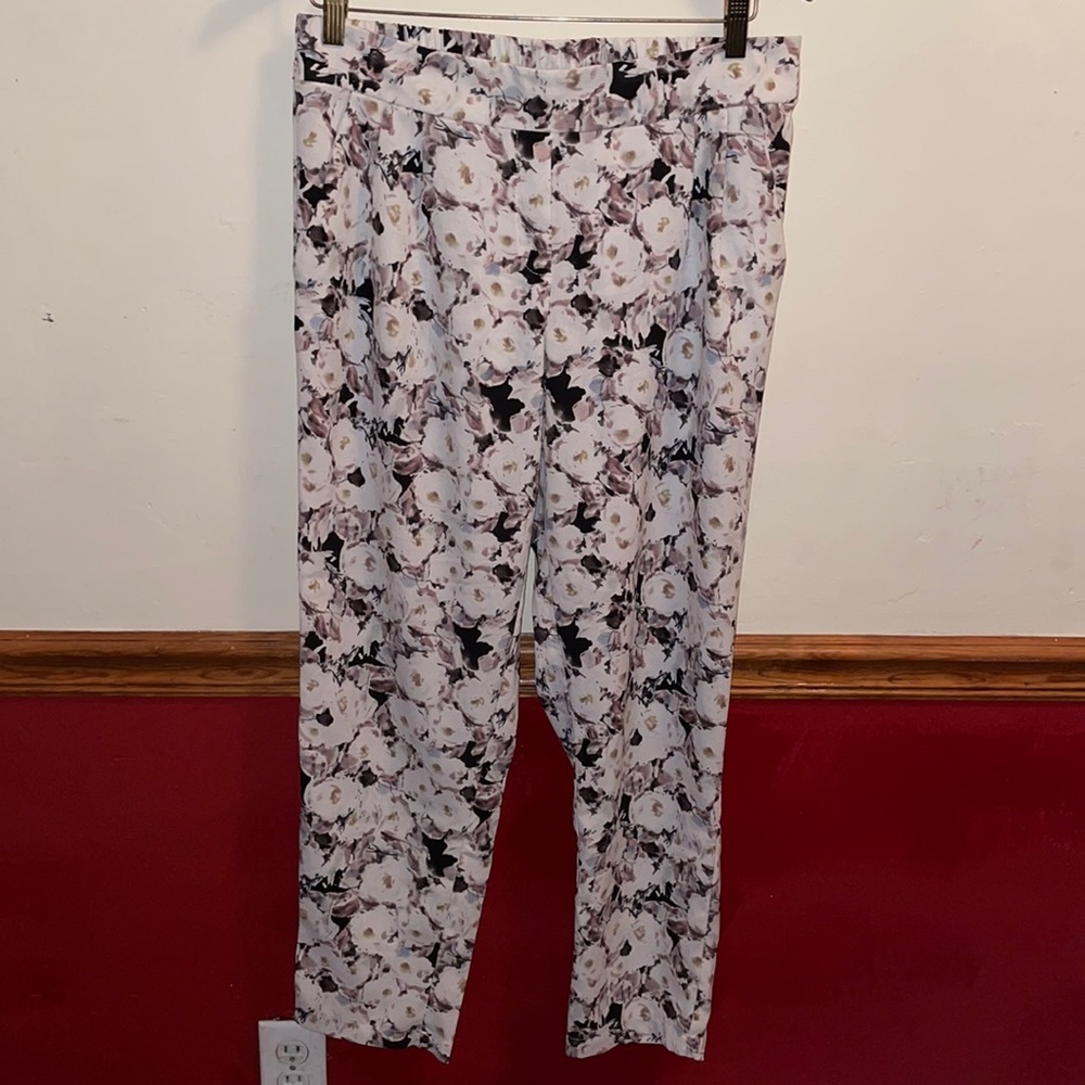 Beautiful&Comfy Floral Pattern Trouser Pants!
